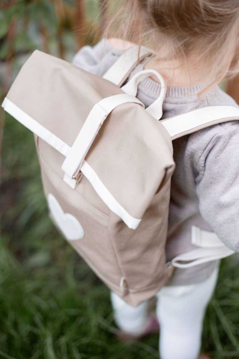 Kinderrucksack Rolltop Herz – Bild 5